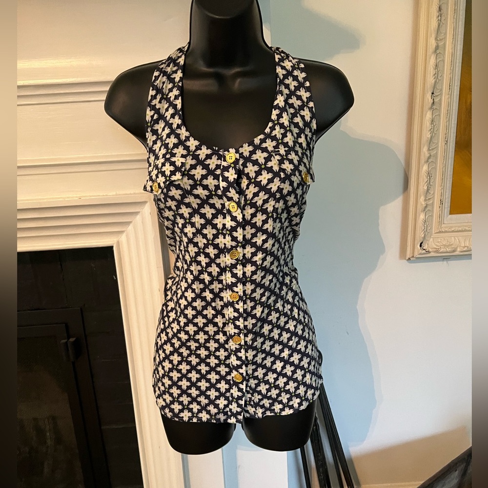 Brand new condition Valerie Bertinelli shirt 100% rayon size large
